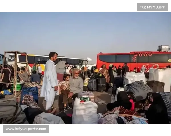阿富汗女性足球员首度踏足国际混合训练沙地足迹彰显坚韧与突破 阿富汗女性足球员首度踏足国际混合训练沙地足迹彰显坚韧与突破